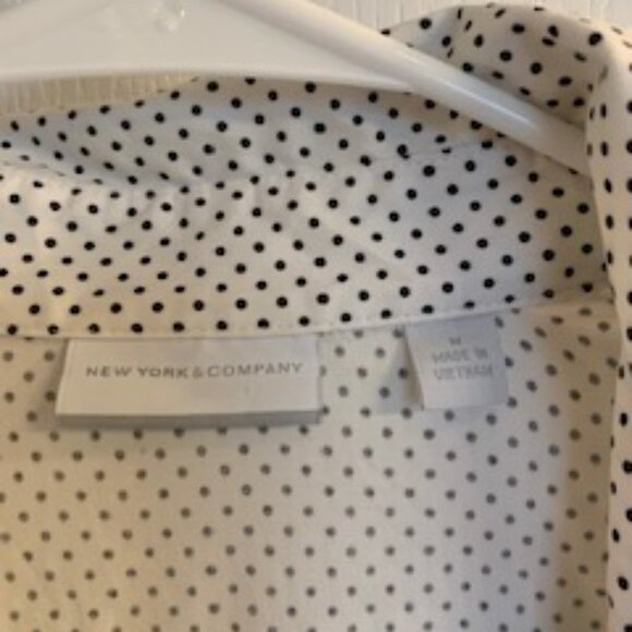 New York & Company White w/ black polka dot button up shirt Size M - Picture 2 of 3